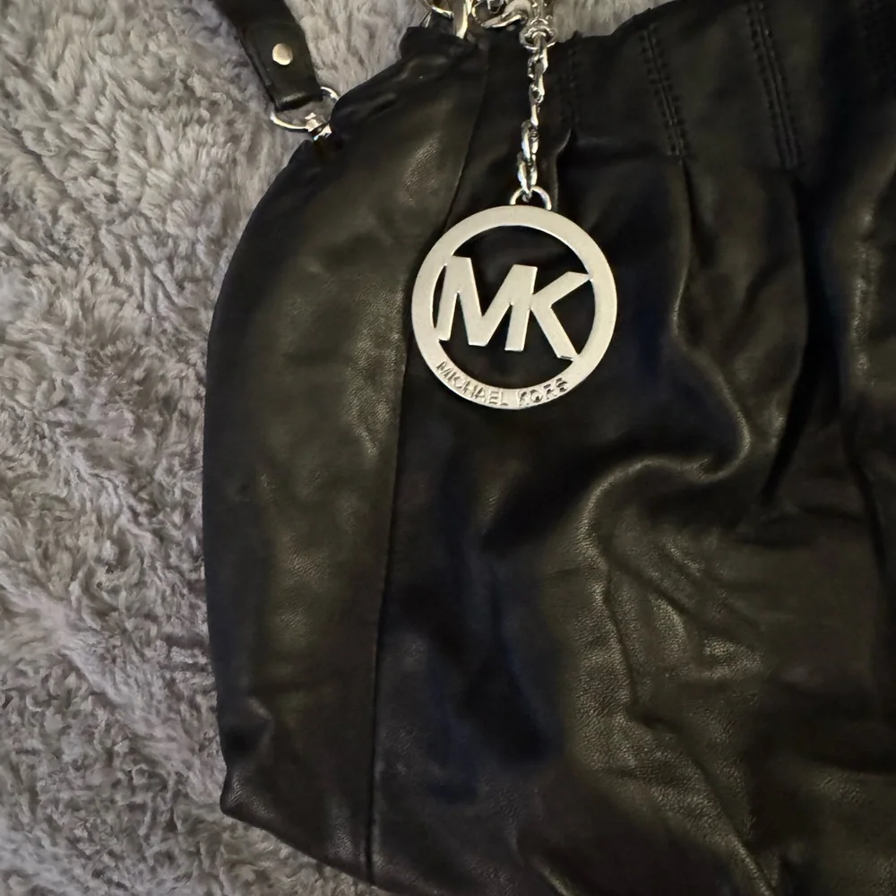 MICHAEL KORS Erin Leather Hobo Bag